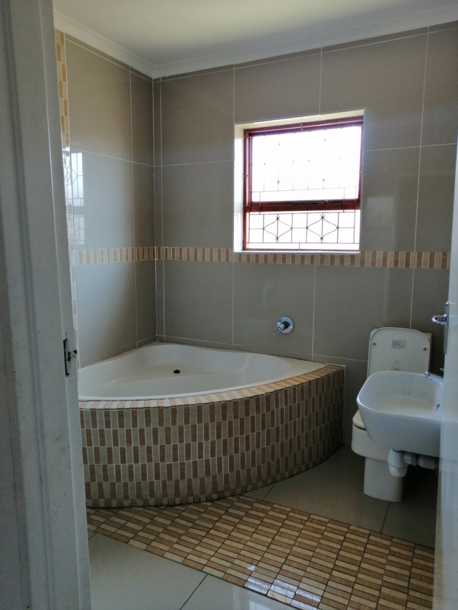 To Let 3 Bedroom Property for Rent in Kwamagxaki Eastern Cape